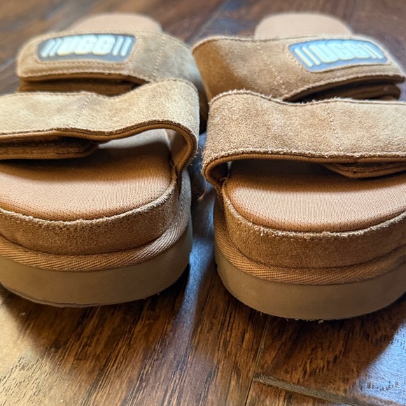 Never worn!  UGG Greer Platform Sandal, size 7 - Picture 8 of 11